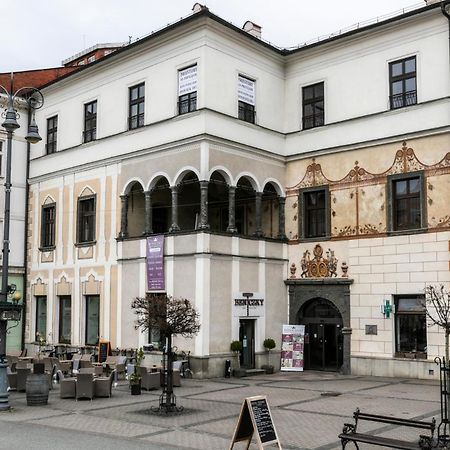 Alure Residences 10 - 24H Self Check-In & Private Parking Next To The Apartment Building Included, City Center Right On Snp Square In A Quiet Passage, New Building, Best Deal In Town Банська Бистриця Екстер'єр фото