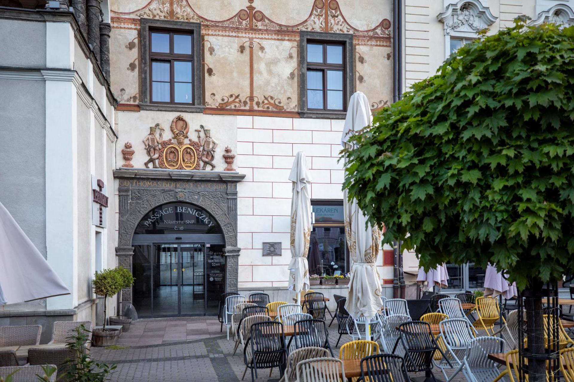 Alure Residences 10 - 24H Self Check-In & Private Parking Next To The Apartment Building Included, City Center Right On Snp Square In A Quiet Passage, New Building, Best Deal In Town Банська Бистриця Екстер'єр фото