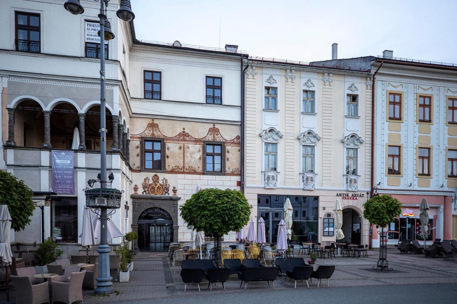 Alure Residences 10 - 24H Self Check-In & Private Parking Next To The Apartment Building Included, City Center Right On Snp Square In A Quiet Passage, New Building, Best Deal In Town Банська Бистриця Екстер'єр фото