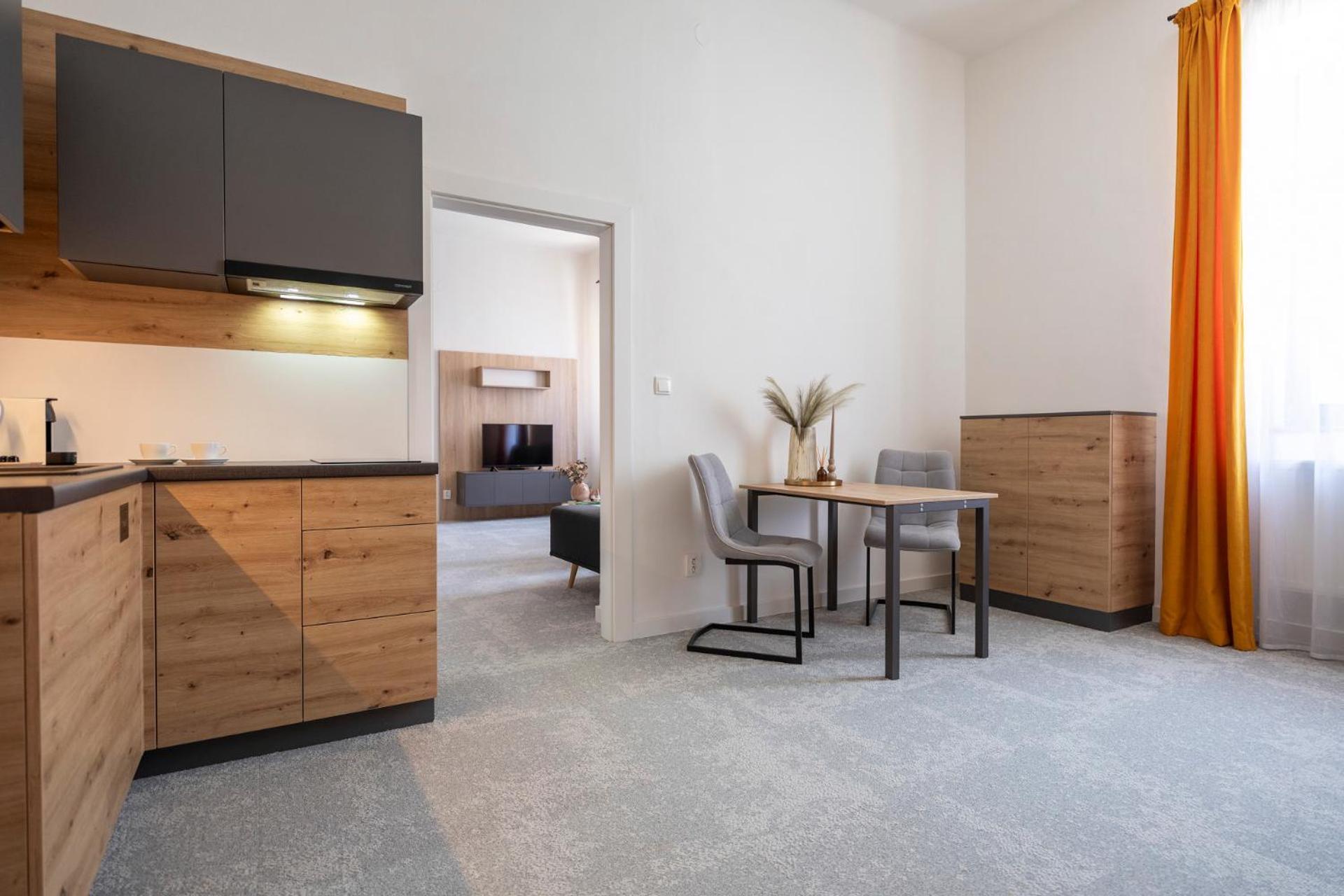 Alure Residences 10 - 24H Self Check-In & Private Parking Next To The Apartment Building Included, City Center Right On Snp Square In A Quiet Passage, New Building, Best Deal In Town Банська Бистриця Екстер'єр фото