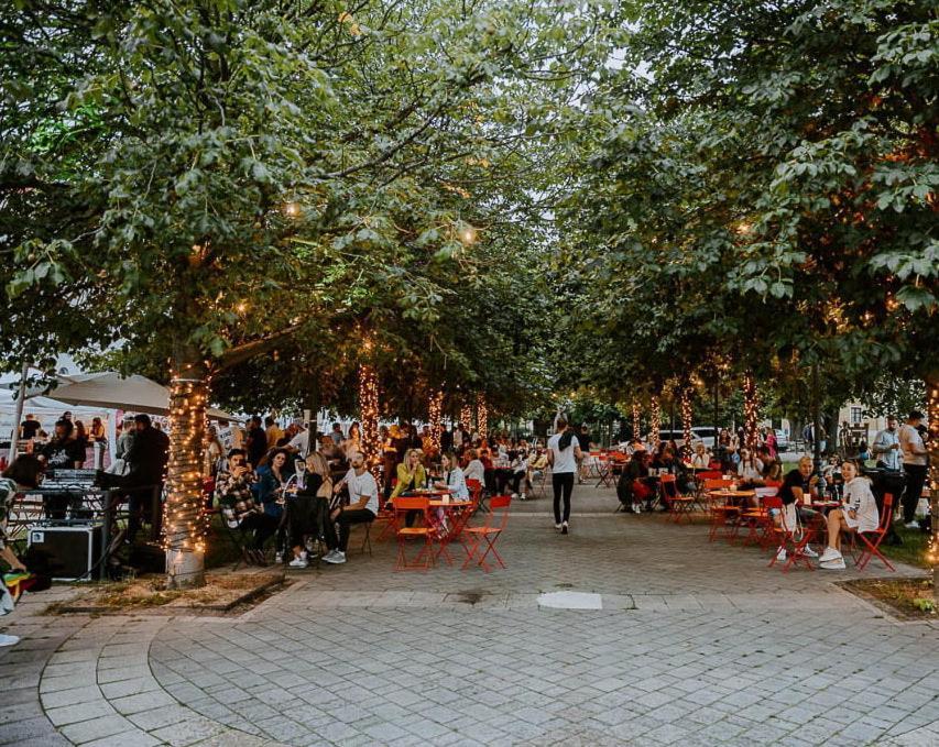 Alure Residences 10 - 24H Self Check-In & Private Parking Next To The Apartment Building Included, City Center Right On Snp Square In A Quiet Passage, New Building, Best Deal In Town Банська Бистриця Екстер'єр фото
